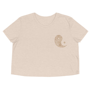 Open image in slideshow, Crop Tee w/ Embroidered Ying Yang
